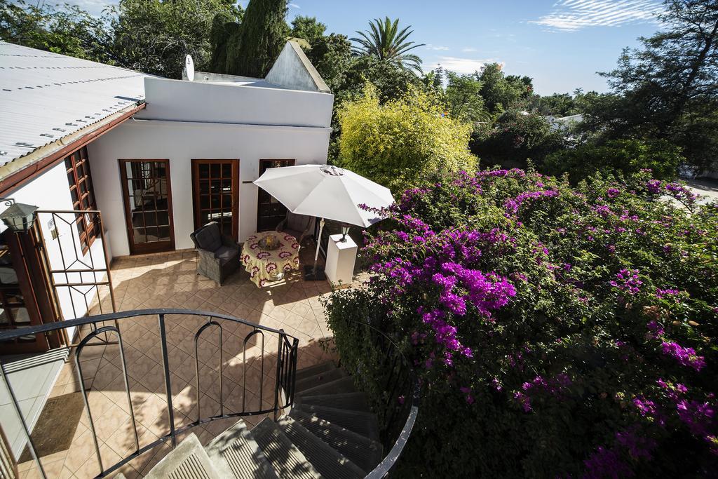 Out Of Africa Guesthouse Otjiwarongo Exterior photo